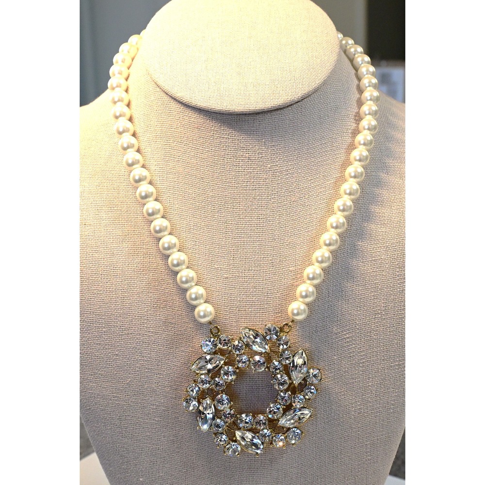 1928 Gold‎ Tone Crystal Wreath Brooch Pendant Simulated Pearl Necklace